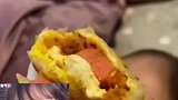 宝妈半夜吃夜宵，结果一看两个宝宝眼巴巴盯着
