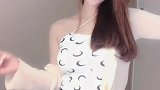 东方小姐姐的美才是真的美，这样穿超短裤尽显窈窕身材