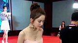 古力娜扎和迪丽热巴谁漂亮呢？同为新疆美女，我还是觉得娜扎的颜