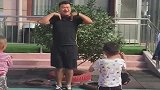 幼儿园有男老师，是非常有必要的！