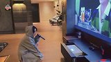 可可爱爱！张馨予模仿奥斯卡初舞台，被发现后害羞捂脸倒地