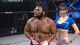 灵活的胖子 重腿踢着啪啪响 获胜后在美女面前秀街舞