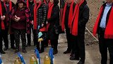 给大病老人送温暖路过的朋友祝福一下老人早日康复
