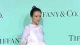 章子怡艰难与“石头乳”抗争向宝妈分享克服经验！