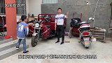 父子俩去荒地拉东西，随便挑随便选还不要钱，俩人一会都拉一大车