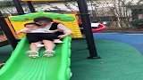 游乐园看到的一幕，估计是这位大同学，小时候没玩过滑梯吧