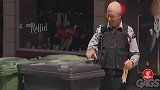 国外恶搞系列合集，路人被街头垃圾桶吓到，太逗了