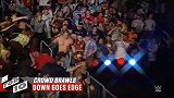 WWE-17年-十大打到群众中去：罗林斯跳楼空袭进化军团-专题