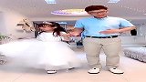 女儿要参加舞蹈比赛，老公陪她练习，真是太贴心了
