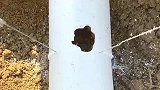 下水管坏了不要换，切割掉坏的地方装上接头