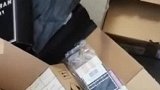 95后男友沉迷螺蛳粉，被分手，女友走前送一箱香水