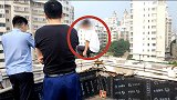 “网恋吗？被拒跳楼那种！”男子欲带女方见家长遭拒，被救后大哭