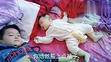 6岁的哥哥怎么哄睡的宝宝太感动了，网友暖心的小哥哥