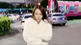 美女小伙搞笑对话：我一定是在做梦