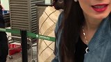 韩庚的老婆卢靖姗很有亲和力哦，笑容真诚，穿搭很有自己的风格