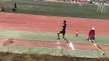 全市跳远第一名，小伙子跳了13米左右，网友：真是太厉害了！