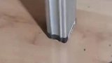 电瓶突然冒烟起火，屋主反应不过来