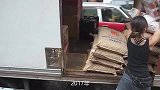 香港最美搬运工：苦干10年被疑作秀，牵手富豪后，如今怎样了？