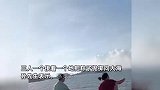 往海里扔粽子是习俗？广东3人往大海扔了100多个，目击者：头回见