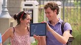 突然看见男友莫名成了陌生美眉的未婚夫，结果围观靓妹傻眼了