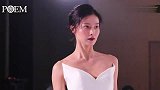 干净纯洁的白色，搭配红色高跟鞋，魅力无穷！