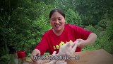 胖妹做电饭煲荷叶鸡，香嫩爽滑鸡肉入口即化，胖妹吃着回忆初恋