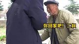 两位老人家相互温暖感情真挚，让人感动