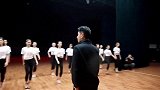 一群美女没一个大男人妖娆