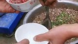 我们这边每年过年杀猪也吃生猪血，特别好吃