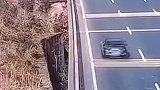 一男子高速路上飙车 违规驾车