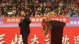 网红段子手张雪峰搞笑演讲：劝人学医，天打雷劈