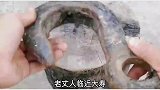 小伙用废弃铁钩，锻造出三叉戟