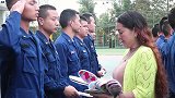 烈士母亲为消防员亲手缝制43双鞋垫:希望他们每次出警都平安归