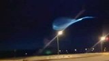 俄罗斯惊现巨型蓝色UFO低空飞行清晰可见