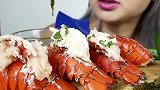 看看美女怎么吃龙虾尾，大口大口吃的太香了