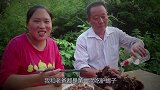 羊蝎子都吃过，胖妹挑战驴蝎子满满一大锅，味道深深抓住公公的胃