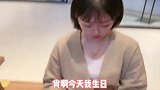 美女小伙搞笑对话：带你去楼下法国大餐旁边的过桥米线
