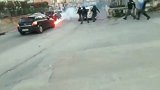那不勒斯街头再现暴力冲突 燃烧弹横飞+大批警察出动