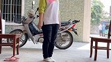 很多人说中间有椅子，其实中间什么都没有，不信你看。