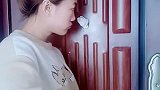 一个搬到隔壁的新男人总是看着我的房子，你觉得这次怎么样