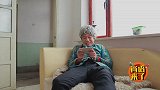 小伙做饭没盐，结果老丈人说买盐需要媳妇签字，结局太搞笑了