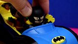 超级英雄玩具，蝙蝠侠和罗宾可以依靠高科技的蝙蝠战车对抗邪恶