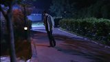 男子跟踪女子发现她行为异常 结果看到有人遇害了