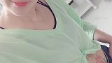 闺蜜做美容，我吸收一点她用完的精华就够了