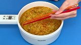 这个吸油纸不仅可以吸走油脂，还能吸走汤上面的浮沫 ，适合外卖跟肉汤