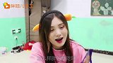 短剧：胖妞想吃同桌的辣条被拒绝，第二天竟扮演机器人，无硼砂！