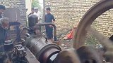 缅甸人启动老式柴油发动机，来听听声音怎么样？