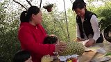 胖姐200元买个榴莲，配5种果酱，做千层蛋糕，女儿大口吃过瘾