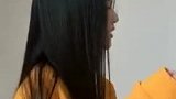 99年的小姐姐教室外唱歌，这歌声真的是太动听了