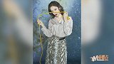 娜扎穿蛇皮裙气场强大侧分扎小辫子又不失俏皮
